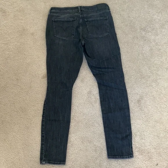 EUC Levi’s Ripped Skinny Jeans - Picture 5 of 5